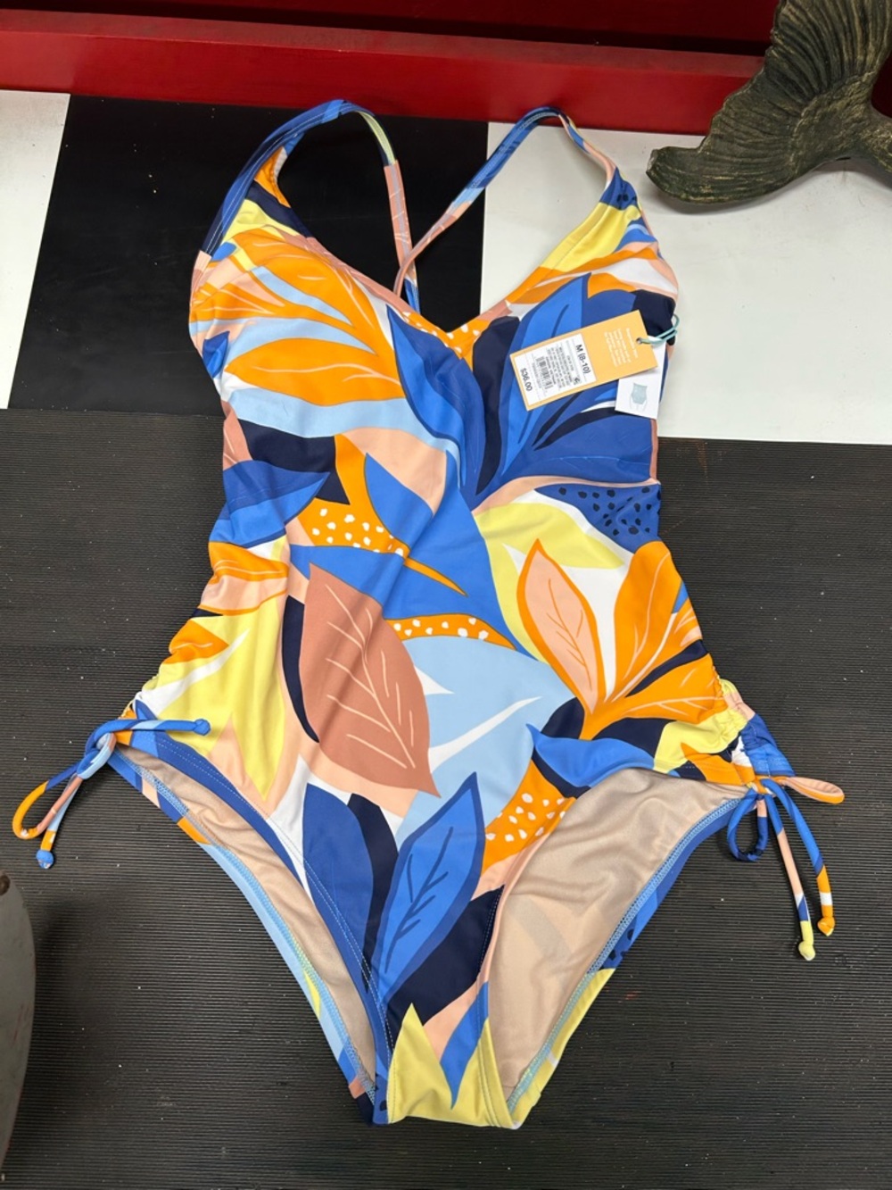 Kona Sol Women's Twist-Front Shirred Full Coverage One Piece Swimsuit M(8-10)